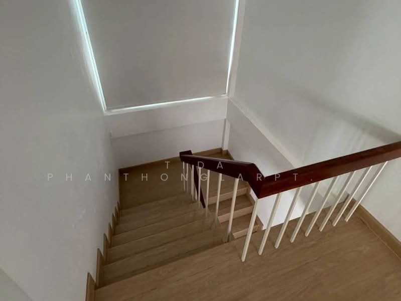 For rent: 2-story detached house/home office on Sukhumvit 71, near Pridi Banomyong Road and BTS, Bangkok, Khlong Tan Nua, Watthana, Bangkok, , 340 sqm, Office Space For Rent, by Tida phanthonglarptawee, 500216109 - DDproperty.com