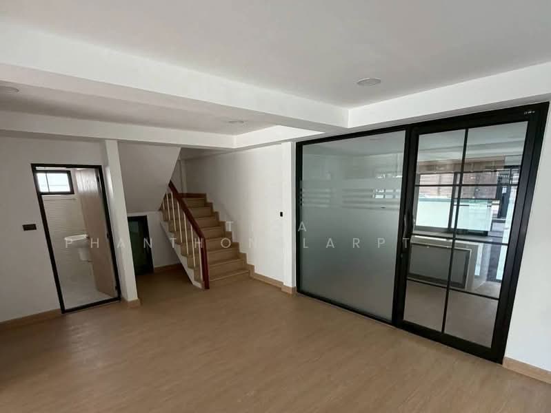 For rent: 2-story detached house/home office on Sukhumvit 71, near Pridi Banomyong Road and BTS, Bangkok, Khlong Tan Nua, Watthana, Bangkok, , 340 sqm, Office Space For Rent, by Tida phanthonglarptawee, 500216109 - DDproperty.com