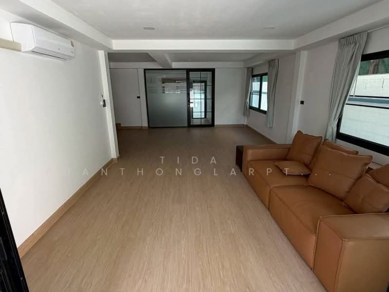 For rent: 2-story detached house/home office on Sukhumvit 71, near Pridi Banomyong Road and BTS, Bangkok, Khlong Tan Nua, Watthana, Bangkok, , 340 sqm, Office Space For Rent, by Tida phanthonglarptawee, 500216109 - DDproperty.com