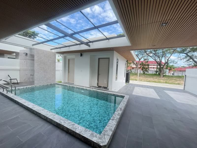 Luxury Pool view Jomtien beach, Chon Buri (Pattaya), Nong Pru, Bang Lamung (Pattaya), Chon Buri (Pattaya), 4 Bedrooms, 236 sqm, Villa For Sale, by Yaowaluck Sirinapho, 500216361 - DDproperty.com