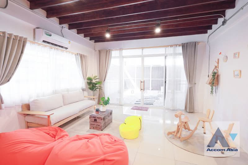 ให้เช่า - Fully Furnished, Home Office, Pet friendly 3 Bedrooms House for Rent in Ratchadaphisek, Bangkok nea, กรุงเทพ