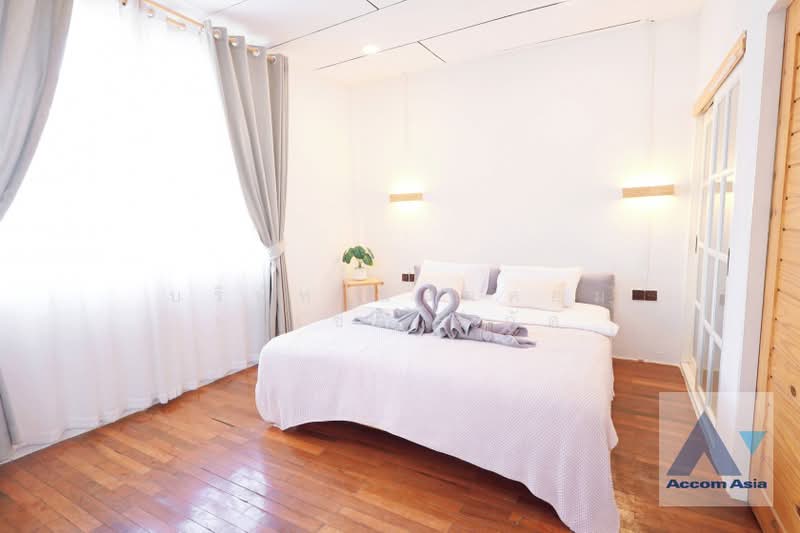 ให้เช่า - Fully Furnished, Home Office, Pet friendly 3 Bedrooms House for Rent in Ratchadaphisek, Bangkok nea, กรุงเทพ