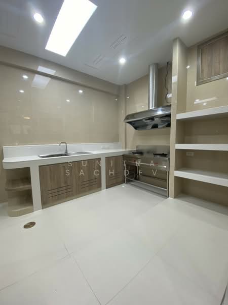 The Exclusive Pattanakarn 44, Bangkok, Soi Phatthanakan 44, Phatthanakan Road, Suan Luang, Suan Luang, Bangkok, 3 Bedrooms, 180 sqm, Townhouse For Rent, by Sunitra Sachdev, 500216454 - DDproperty.com