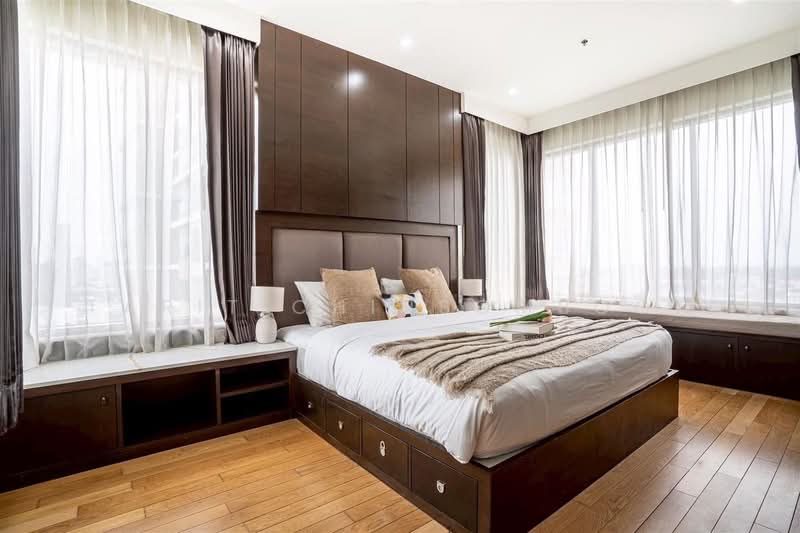 The Emporio Place, Bangkok, 93 Soi Sukhumvit 24, Sukhumvit Road, Khong Tan, Khlong Toei, Bangkok, 2 Bedrooms, 108 sqm, Condo For Rent, by Tarit Chinsomboon, 500216683 - DDproperty.com