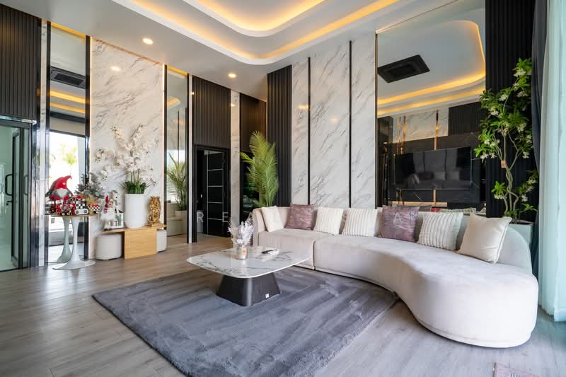 Luxury Pool Villa House for Sale in East Pattaya, Chon Buri (Pattaya), Bang Lamung, Bang Lamung (Pattaya), Chon Buri (Pattaya), 4 Bedrooms, 480 sqm, Villa For Sale, by PLC real estate, 500216704 - DDproperty.com