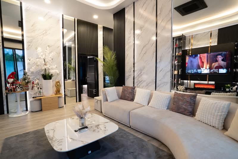 Luxury Pool Villa House for Sale in East Pattaya, Chon Buri (Pattaya), Bang Lamung, Bang Lamung (Pattaya), Chon Buri (Pattaya), 4 Bedrooms, 480 sqm, Villa For Sale, by PLC real estate, 500216704 - DDproperty.com