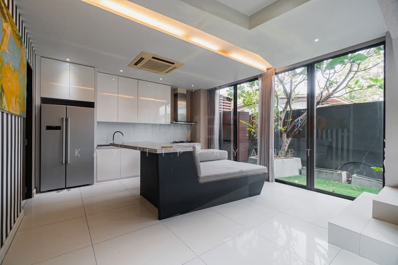 The Park Lane 22, Bangkok, 42 Soi Pridi Banomyong 45, Khlong Tan Nua, Watthana, Bangkok, 3 Bedrooms, 450 sqm, Townhouse For Rent, by Kay Tippayanet, 500216906 - DDproperty.com