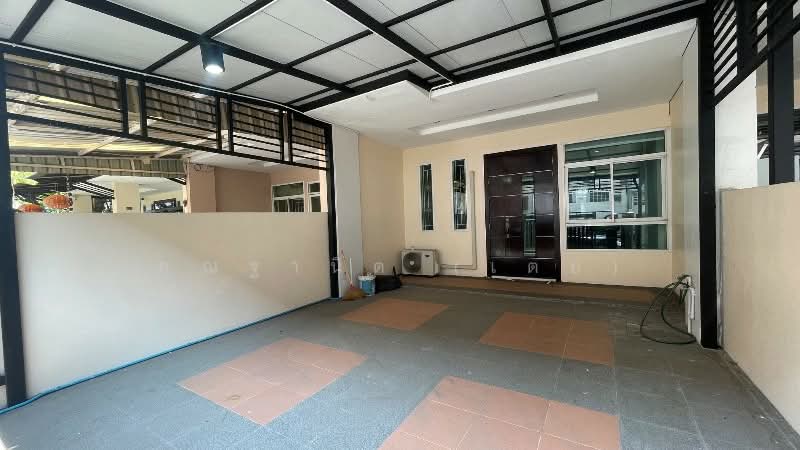 ทาวน์เฮ้าส์ 3 ชั้น เดอะบริติช กัลปพฤกษ์ พร้อมอยูู่ ราคาถูก, กรุงเทพ, กัลปพฤกษ์, บางหว้า, ภาษีเจริญ, กรุงเทพ, 220 ตร.ม., ทาวน์เฮ้าส์ ขาย, โดย คุณฐานิต (เตย), 500216940 - DDproperty.com