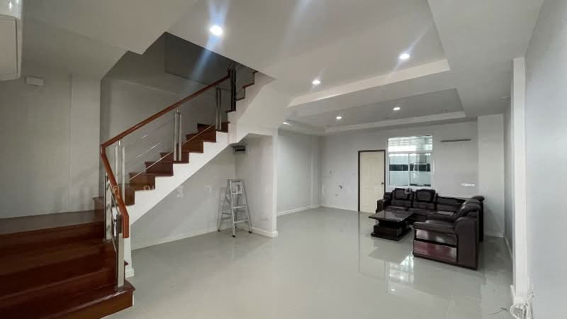 ทาวน์เฮ้าส์ 3 ชั้น เดอะบริติช กัลปพฤกษ์ พร้อมอยูู่ ราคาถูก, กรุงเทพ, กัลปพฤกษ์, บางหว้า, ภาษีเจริญ, กรุงเทพ, 220 ตร.ม., ทาวน์เฮ้าส์ ขาย, โดย คุณฐานิต (เตย), 500216940 - DDproperty.com