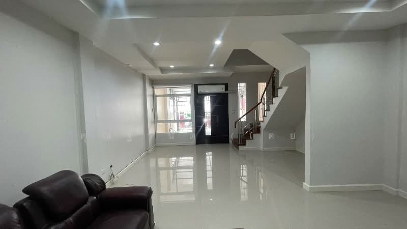 ทาวน์เฮ้าส์ 3 ชั้น เดอะบริติช กัลปพฤกษ์ พร้อมอยูู่ ราคาถูก, กรุงเทพ, กัลปพฤกษ์, บางหว้า, ภาษีเจริญ, กรุงเทพ, 220 ตร.ม., ทาวน์เฮ้าส์ ขาย, โดย คุณฐานิต (เตย), 500216940 - DDproperty.com