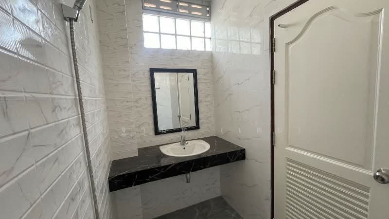 ทาวน์เฮ้าส์ 3 ชั้น เดอะบริติช กัลปพฤกษ์ พร้อมอยูู่ ราคาถูก, Bangkok, กัลปพฤกษ์, Bang Wa, Phasi Charoen, Bangkok, 3 Bedrooms, 220 sqm, Townhouse For Sale, by คุณฐานิต (เตย), 500216940 - DDproperty.com