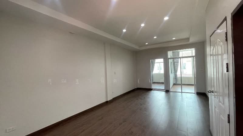 ทาวน์เฮ้าส์ 3 ชั้น เดอะบริติช กัลปพฤกษ์ พร้อมอยูู่ ราคาถูก, กรุงเทพ, กัลปพฤกษ์, บางหว้า, ภาษีเจริญ, กรุงเทพ, 220 ตร.ม., ทาวน์เฮ้าส์ ขาย, โดย คุณฐานิต (เตย), 500216940 - DDproperty.com