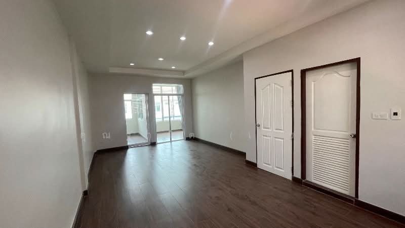 ทาวน์เฮ้าส์ 3 ชั้น เดอะบริติช กัลปพฤกษ์ พร้อมอยูู่ ราคาถูก, กรุงเทพ, กัลปพฤกษ์, บางหว้า, ภาษีเจริญ, กรุงเทพ, 220 ตร.ม., ทาวน์เฮ้าส์ ขาย, โดย คุณฐานิต (เตย), 500216940 - DDproperty.com