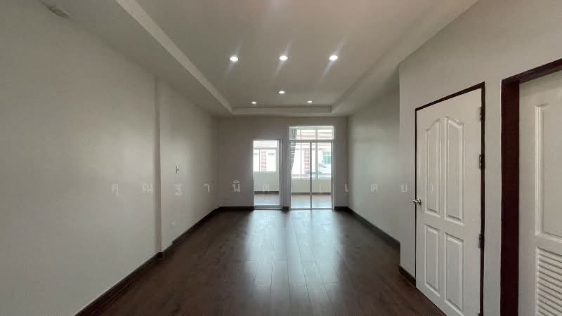 ทาวน์เฮ้าส์ 3 ชั้น เดอะบริติช กัลปพฤกษ์ พร้อมอยูู่ ราคาถูก, กรุงเทพ, กัลปพฤกษ์, บางหว้า, ภาษีเจริญ, กรุงเทพ, 220 ตร.ม., ทาวน์เฮ้าส์ ขาย, โดย คุณฐานิต (เตย), 500216940 - DDproperty.com