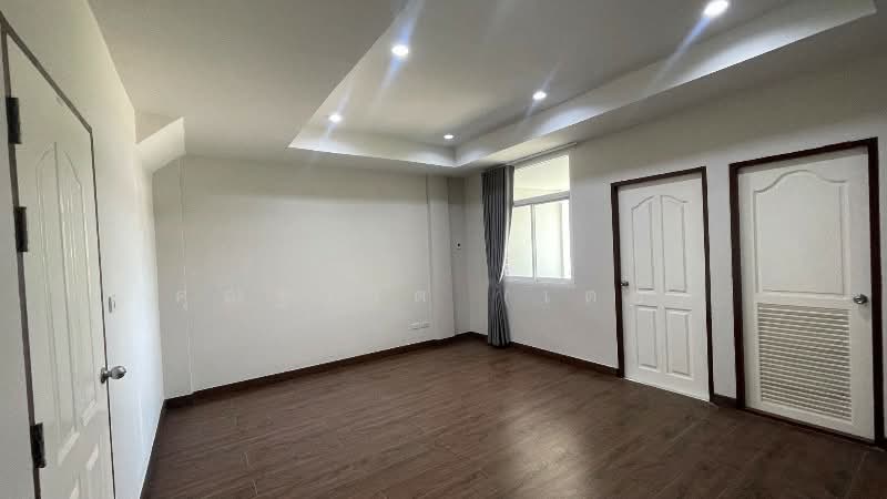 ทาวน์เฮ้าส์ 3 ชั้น เดอะบริติช กัลปพฤกษ์ พร้อมอยูู่ ราคาถูก, กรุงเทพ, กัลปพฤกษ์, บางหว้า, ภาษีเจริญ, กรุงเทพ, 220 ตร.ม., ทาวน์เฮ้าส์ ขาย, โดย คุณฐานิต (เตย), 500216940 - DDproperty.com