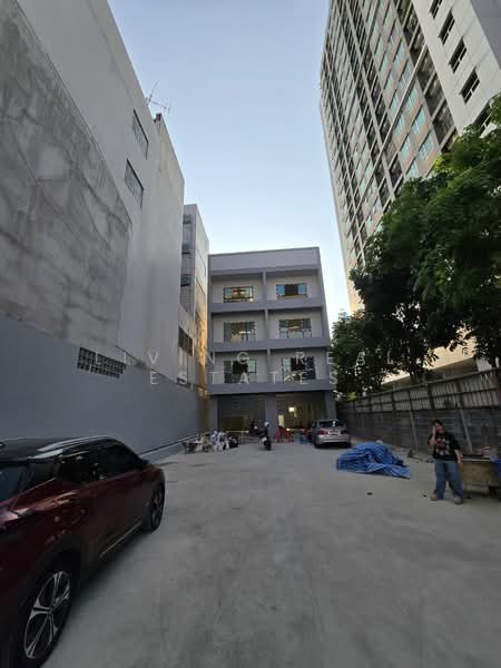 For Rent - อาคารพาณิชย์ ทำเลทอง ใกล้ MRT Interchange เตาปูน 70 เมตร, Bangkok