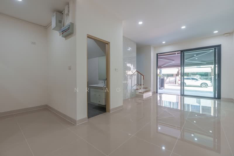 Baan Klang Muang Sathorn-Suksawat, Samut Prakan, 29 Suk Sawat 39, Bang Phung, Phra Pra Daeng, Samut Prakan, 3 Bedrooms, 185 sqm, Townhouse For Sale, by NR AGENT, 500217056 - DDproperty.com