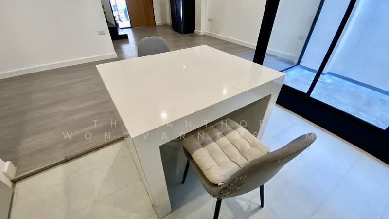 Baan Klang Muang Ladprao-Yothin Phatthana, Bangkok, Soi Baan Klang Muang Ladprao-Yothin Phatthana, Lat Phrao, Lat Phrao, Bangkok, 2 Bedrooms, 180 sqm, Townhouse For Rent, by Thananthorn Wongvarnkaseam, 500217121 - DDproperty.com