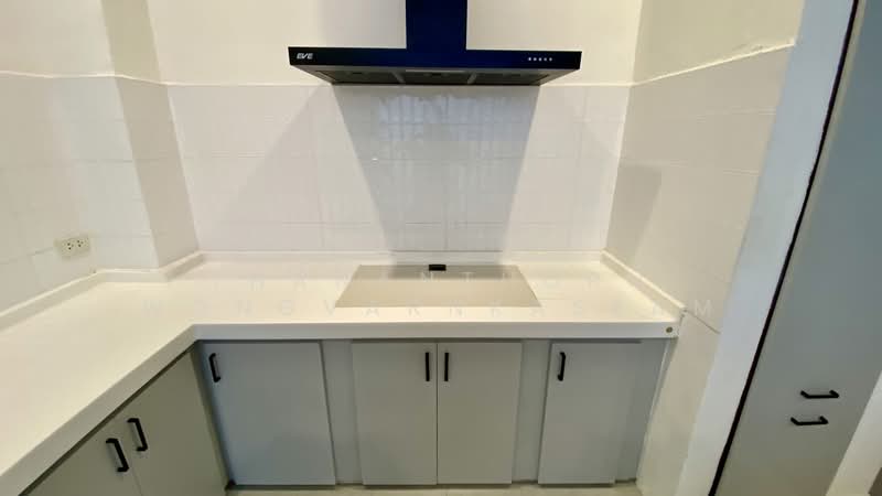 Baan Klang Muang Ladprao-Yothin Phatthana, Bangkok, Soi Baan Klang Muang Ladprao-Yothin Phatthana, Lat Phrao, Lat Phrao, Bangkok, 2 Bedrooms, 180 sqm, Townhouse For Rent, by Thananthorn Wongvarnkaseam, 500217121 - DDproperty.com