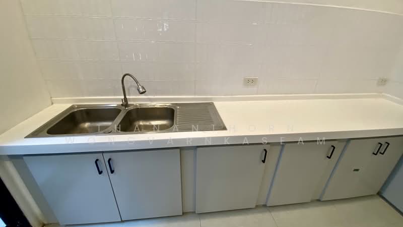 Baan Klang Muang Ladprao-Yothin Phatthana, Bangkok, Soi Baan Klang Muang Ladprao-Yothin Phatthana, Lat Phrao, Lat Phrao, Bangkok, 2 Bedrooms, 180 sqm, Townhouse For Rent, by Thananthorn Wongvarnkaseam, 500217121 - DDproperty.com