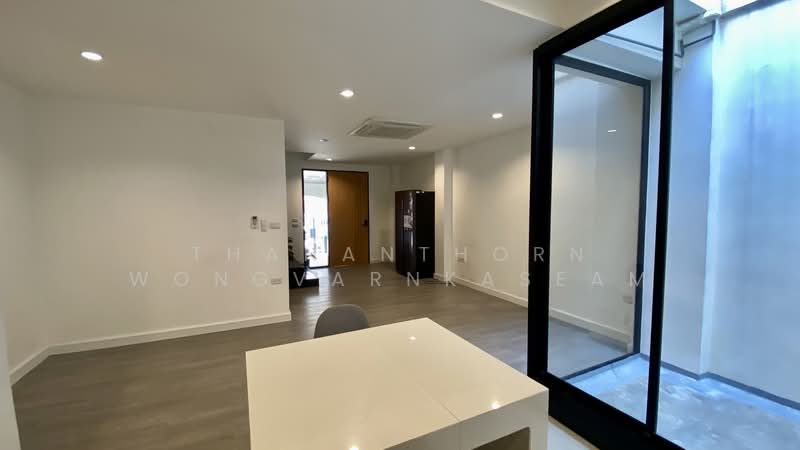 Baan Klang Muang Ladprao-Yothin Phatthana, Bangkok, Soi Baan Klang Muang Ladprao-Yothin Phatthana, Lat Phrao, Lat Phrao, Bangkok, 2 Bedrooms, 180 sqm, Townhouse For Rent, by Thananthorn Wongvarnkaseam, 500217121 - DDproperty.com