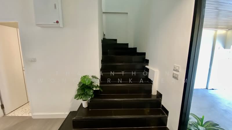 Baan Klang Muang Ladprao-Yothin Phatthana, Bangkok, Soi Baan Klang Muang Ladprao-Yothin Phatthana, Lat Phrao, Lat Phrao, Bangkok, 2 Bedrooms, 180 sqm, Townhouse For Rent, by Thananthorn Wongvarnkaseam, 500217121 - DDproperty.com