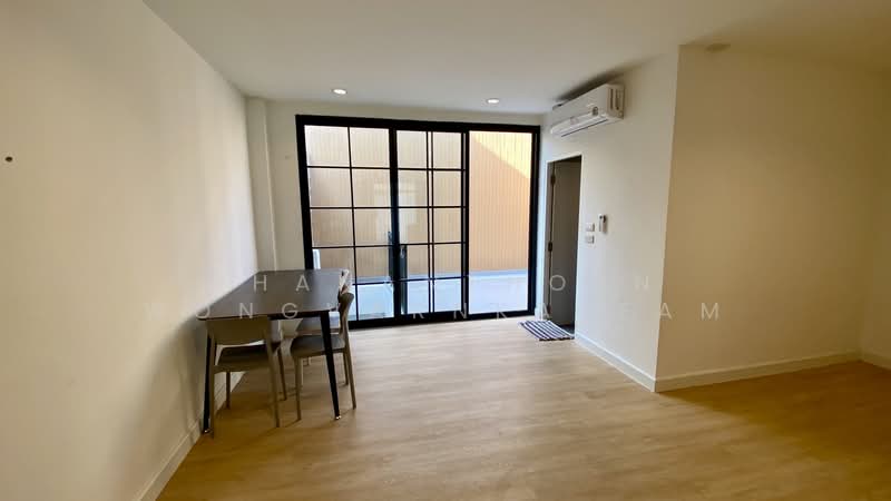 Baan Klang Muang Ladprao-Yothin Phatthana, Bangkok, Soi Baan Klang Muang Ladprao-Yothin Phatthana, Lat Phrao, Lat Phrao, Bangkok, 2 Bedrooms, 180 sqm, Townhouse For Rent, by Thananthorn Wongvarnkaseam, 500217121 - DDproperty.com