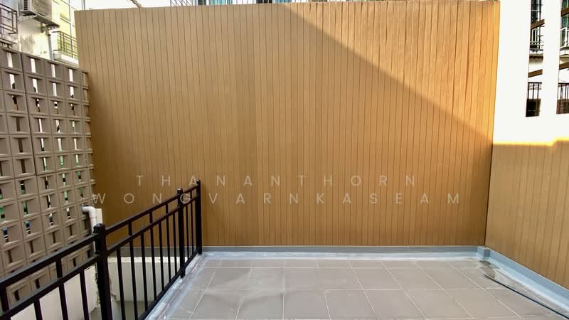 Baan Klang Muang Ladprao-Yothin Phatthana, Bangkok, Soi Baan Klang Muang Ladprao-Yothin Phatthana, Lat Phrao, Lat Phrao, Bangkok, 2 Bedrooms, 180 sqm, Townhouse For Rent, by Thananthorn Wongvarnkaseam, 500217121 - DDproperty.com