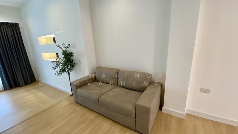 Baan Klang Muang Ladprao-Yothin Phatthana, Bangkok, Soi Baan Klang Muang Ladprao-Yothin Phatthana, Lat Phrao, Lat Phrao, Bangkok, 2 Bedrooms, 180 sqm, Townhouse For Rent, by Thananthorn Wongvarnkaseam, 500217121 - DDproperty.com