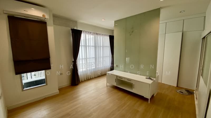 Baan Klang Muang Ladprao-Yothin Phatthana, Bangkok, Soi Baan Klang Muang Ladprao-Yothin Phatthana, Lat Phrao, Lat Phrao, Bangkok, 2 Bedrooms, 180 sqm, Townhouse For Rent, by Thananthorn Wongvarnkaseam, 500217121 - DDproperty.com