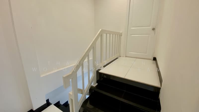 Baan Klang Muang Ladprao-Yothin Phatthana, Bangkok, Soi Baan Klang Muang Ladprao-Yothin Phatthana, Lat Phrao, Lat Phrao, Bangkok, 2 Bedrooms, 180 sqm, Townhouse For Rent, by Thananthorn Wongvarnkaseam, 500217121 - DDproperty.com