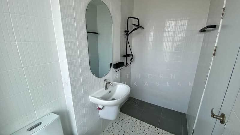 Baan Klang Muang Ladprao-Yothin Phatthana, Bangkok, Soi Baan Klang Muang Ladprao-Yothin Phatthana, Lat Phrao, Lat Phrao, Bangkok, 2 Bedrooms, 180 sqm, Townhouse For Rent, by Thananthorn Wongvarnkaseam, 500217121 - DDproperty.com