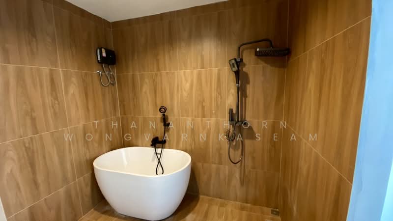 Baan Klang Muang Ladprao-Yothin Phatthana, Bangkok, Soi Baan Klang Muang Ladprao-Yothin Phatthana, Lat Phrao, Lat Phrao, Bangkok, 2 Bedrooms, 180 sqm, Townhouse For Rent, by Thananthorn Wongvarnkaseam, 500217121 - DDproperty.com