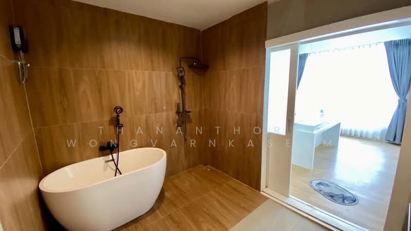 Baan Klang Muang Ladprao-Yothin Phatthana, Bangkok, Soi Baan Klang Muang Ladprao-Yothin Phatthana, Lat Phrao, Lat Phrao, Bangkok, 2 Bedrooms, 180 sqm, Townhouse For Rent, by Thananthorn Wongvarnkaseam, 500217121 - DDproperty.com