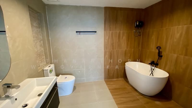 Baan Klang Muang Ladprao-Yothin Phatthana, Bangkok, Soi Baan Klang Muang Ladprao-Yothin Phatthana, Lat Phrao, Lat Phrao, Bangkok, 2 Bedrooms, 180 sqm, Townhouse For Rent, by Thananthorn Wongvarnkaseam, 500217121 - DDproperty.com