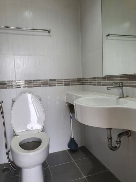 Lumpini Park Rama 9-Ratchada, Bangkok, 888 Chaturathit Road, Bang Kapi, Huai Khwang, Bangkok, Studio, 26 sqm, Condo For Rent, by Napatsorn Amorncheewasillapakul, 500217124 - DDproperty.com