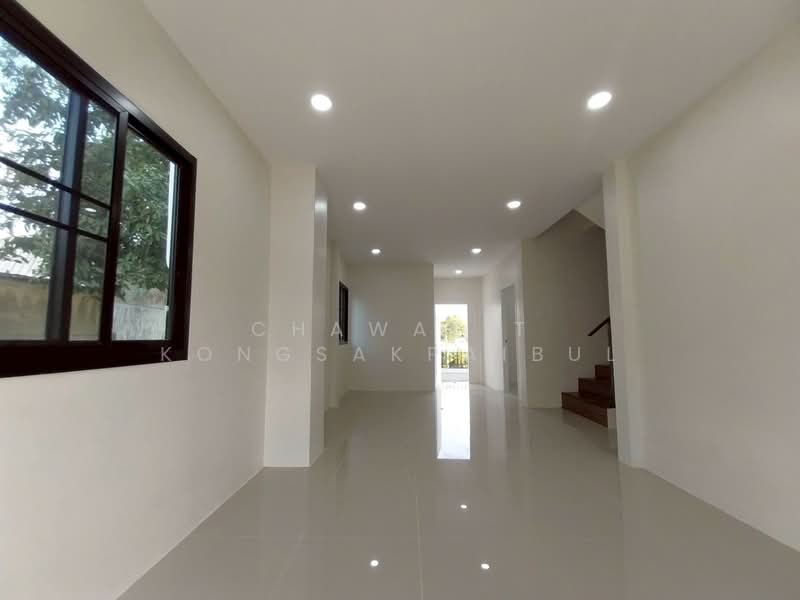 ขาย - ขาย บ้านแฝด หมู่บ้านขจีนุช ถนนราชพฤกษ์ ลาดหลุมแก้ว ปทุมธานี รีโนเวทใหม่ ด้านหลังบ้านติดคลองและทุ่งนา, ปทุมธานี