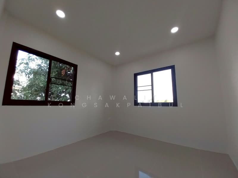 ขาย - ขาย บ้านแฝด หมู่บ้านขจีนุช ถนนราชพฤกษ์ ลาดหลุมแก้ว ปทุมธานี รีโนเวทใหม่ ด้านหลังบ้านติดคลองและทุ่งนา, ปทุมธานี