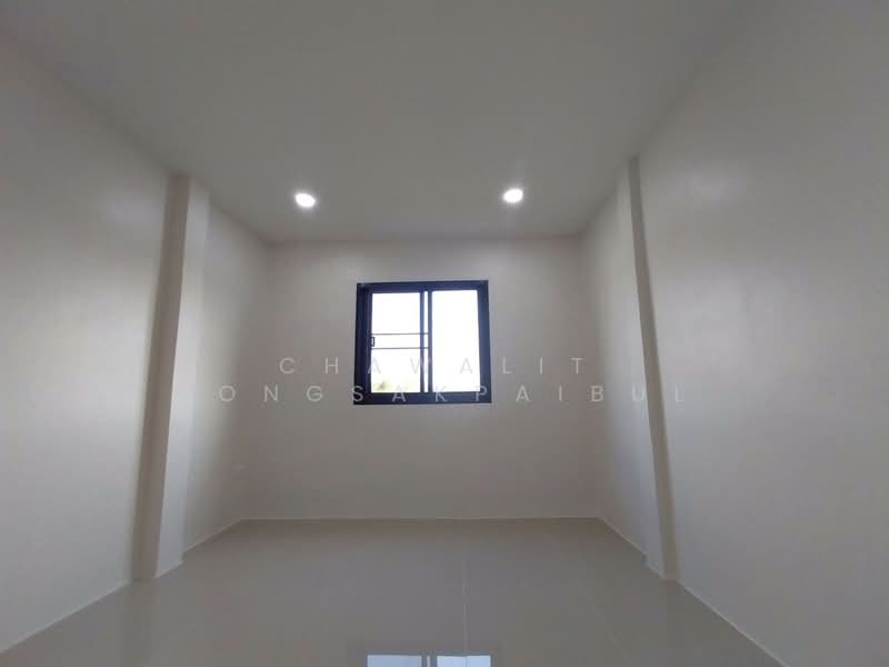 Twin house for sale, Khachinuch Village, Ratchaphruek Road, Lad Lum Kaeo, Pathum Thani., Pathum Thani, ราชพฤกษ์, Khlong Phra Udom, Lat Lum Kaeo, Pathum Thani, 4 Bedrooms, 150 sqm, Semi-Detached House (Twin House) For Sale, by CHAWALIT KONGSAKPAIBUL, 500217223 - DDproperty.com