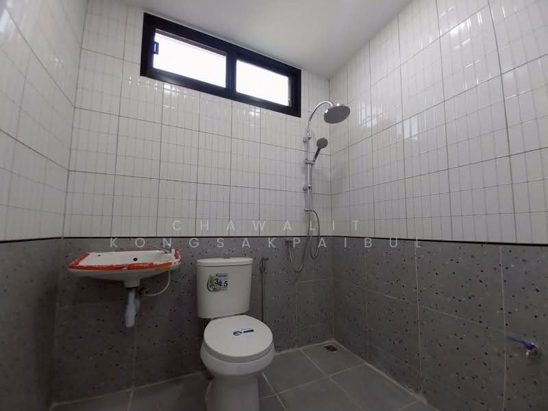 Twin house for sale, Khachinuch Village, Ratchaphruek Road, Lad Lum Kaeo, Pathum Thani., Pathum Thani, ราชพฤกษ์, Khlong Phra Udom, Lat Lum Kaeo, Pathum Thani, 4 Bedrooms, 150 sqm, Semi-Detached House (Twin House) For Sale, by CHAWALIT KONGSAKPAIBUL, 500217223 - DDproperty.com