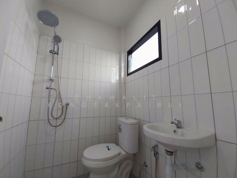 Twin house for sale, Khachinuch Village, Ratchaphruek Road, Lad Lum Kaeo, Pathum Thani., Pathum Thani, ราชพฤกษ์, Khlong Phra Udom, Lat Lum Kaeo, Pathum Thani, 4 Bedrooms, 150 sqm, Semi-Detached House (Twin House) For Sale, by CHAWALIT KONGSAKPAIBUL, 500217223 - DDproperty.com