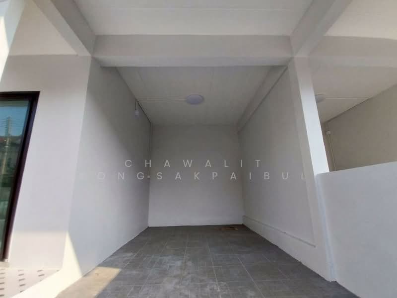 ขาย - ขาย บ้านแฝด หมู่บ้านขจีนุช ถนนราชพฤกษ์ ลาดหลุมแก้ว ปทุมธานี รีโนเวทใหม่ ด้านหลังบ้านติดคลองและทุ่งนา, ปทุมธานี