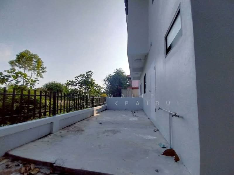 Twin house for sale, Khachinuch Village, Ratchaphruek Road, Lad Lum Kaeo, Pathum Thani., Pathum Thani, ราชพฤกษ์, Khlong Phra Udom, Lat Lum Kaeo, Pathum Thani, 4 Bedrooms, 150 sqm, Semi-Detached House (Twin House) For Sale, by CHAWALIT KONGSAKPAIBUL, 500217223 - DDproperty.com