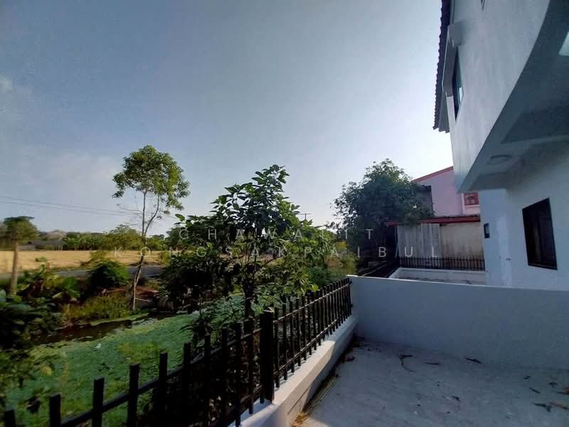 Twin house for sale, Khachinuch Village, Ratchaphruek Road, Lad Lum Kaeo, Pathum Thani., Pathum Thani, ราชพฤกษ์, Khlong Phra Udom, Lat Lum Kaeo, Pathum Thani, 4 Bedrooms, 150 sqm, Semi-Detached House (Twin House) For Sale, by CHAWALIT KONGSAKPAIBUL, 500217223 - DDproperty.com