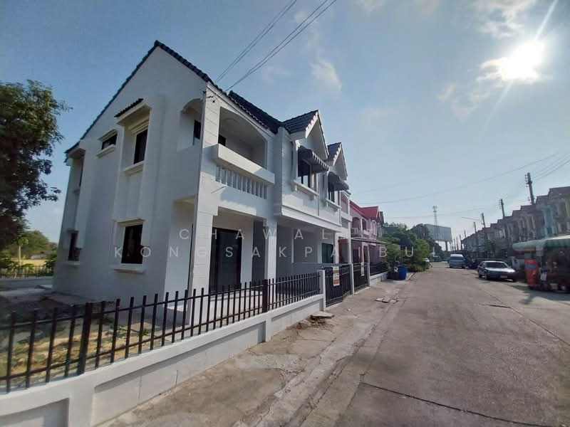 Twin house for sale, Khachinuch Village, Ratchaphruek Road, Lad Lum Kaeo, Pathum Thani., Pathum Thani, ราชพฤกษ์, Khlong Phra Udom, Lat Lum Kaeo, Pathum Thani, 4 Bedrooms, 150 sqm, Semi-Detached House (Twin House) For Sale, by CHAWALIT KONGSAKPAIBUL, 500217223 - DDproperty.com