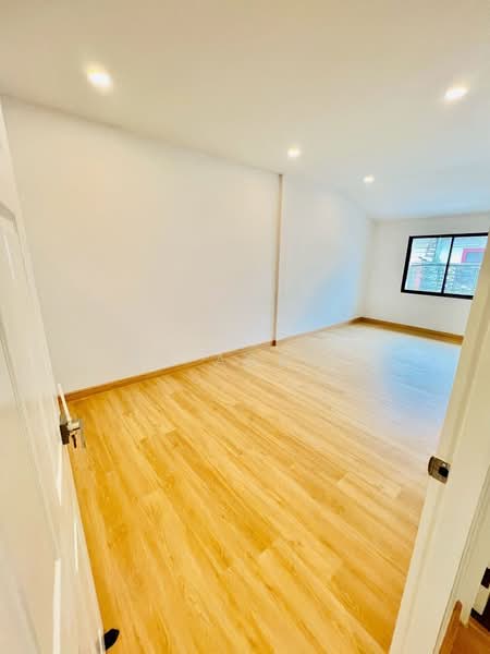 ทาวน์โฮม ติดถนน สนามบินน้ำ-นนทบุรี, Nonthaburi, Tha-Sai, Muang Nonthaburi, Nonthaburi, 3 Bedrooms, 100 sqm, Townhouse For Sale, by NR AGENT, 500217238 - DDproperty.com