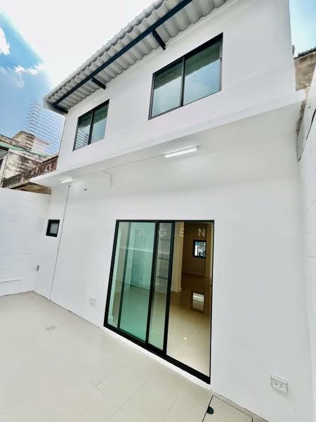 ขาย - ทาวน์โฮม ติดถนน สนามบินน้ำ-นนทบุรี, นนทบุรี