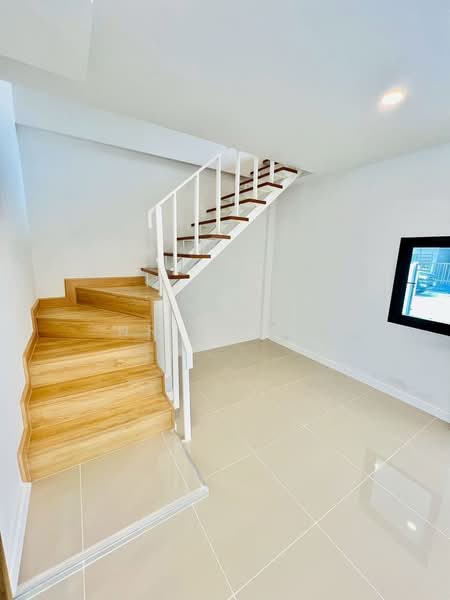 ขาย - ทาวน์โฮม ติดถนน สนามบินน้ำ-นนทบุรี, นนทบุรี