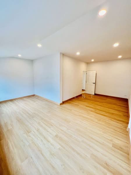 ทาวน์โฮม ติดถนน สนามบินน้ำ-นนทบุรี, Nonthaburi, Tha-Sai, Muang Nonthaburi, Nonthaburi, 3 Bedrooms, 100 sqm, Townhouse For Sale, by NR AGENT, 500217238 - DDproperty.com