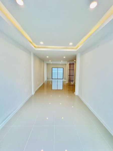 ขาย - ทาวน์โฮม ติดถนน สนามบินน้ำ-นนทบุรี, นนทบุรี